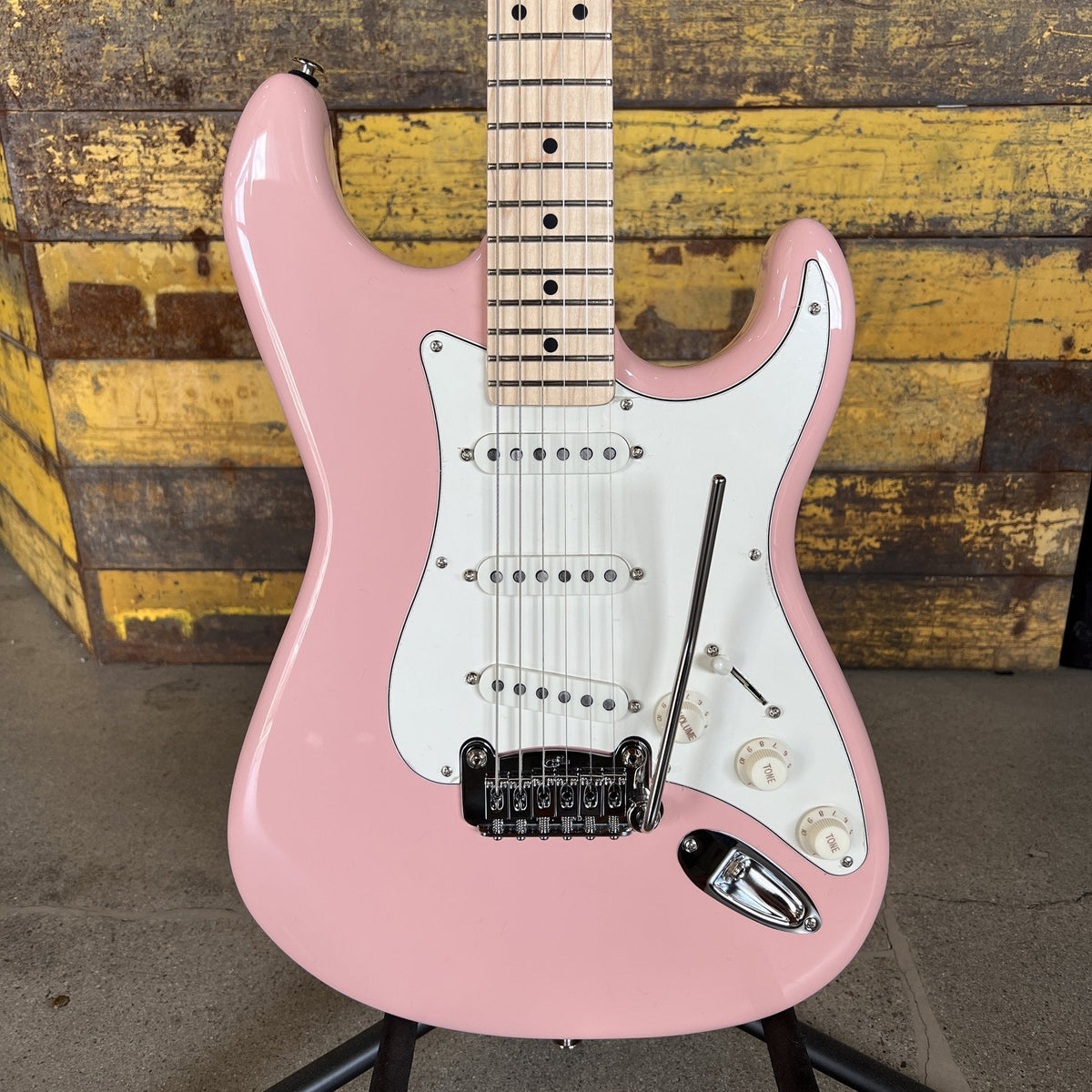 G&amp;L Legacy SSS, Shell Pink