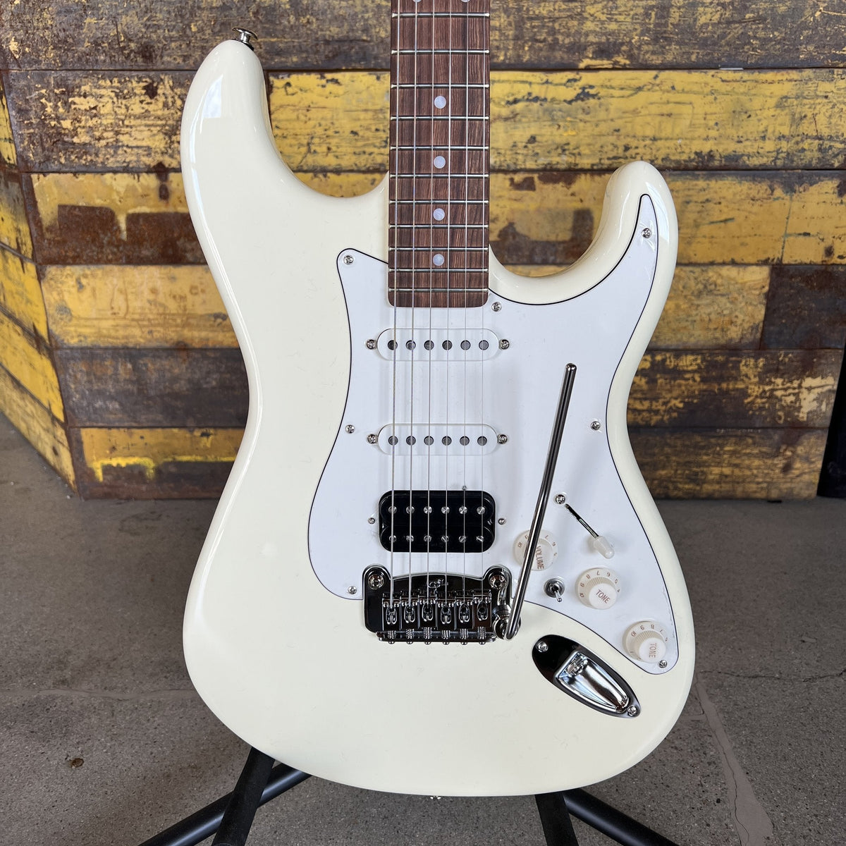 G&amp;L Legacy HSS, Vintage White