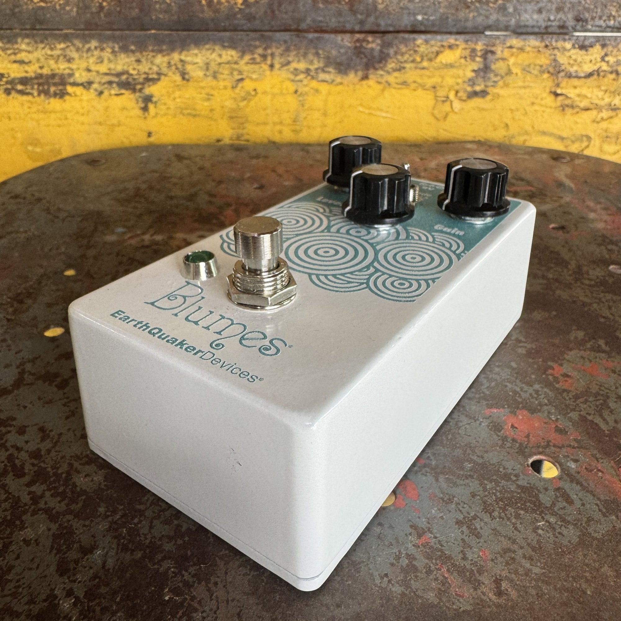 EarthQuaker Devices Blumes - Limited Edition Pearl White & Turquoise