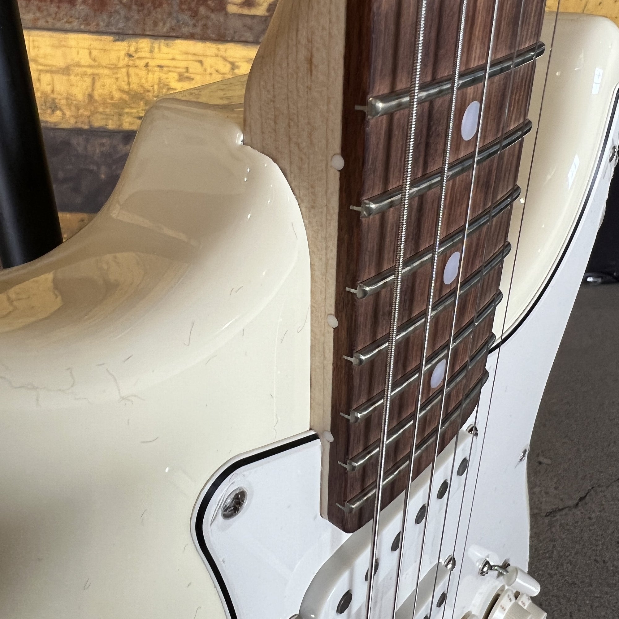 G&L Legacy HSS, Vintage White