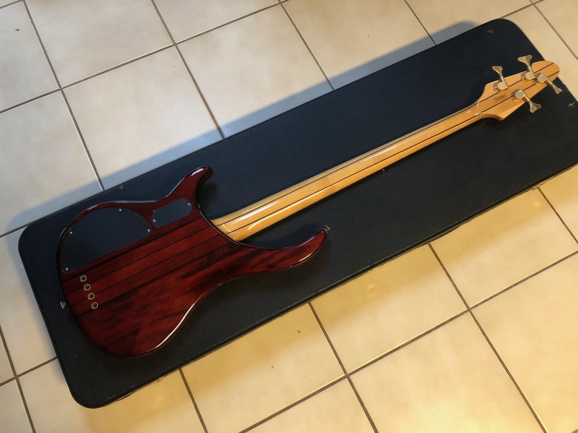 2010 Peavey Cirrus 4 bass guitar with active pickups