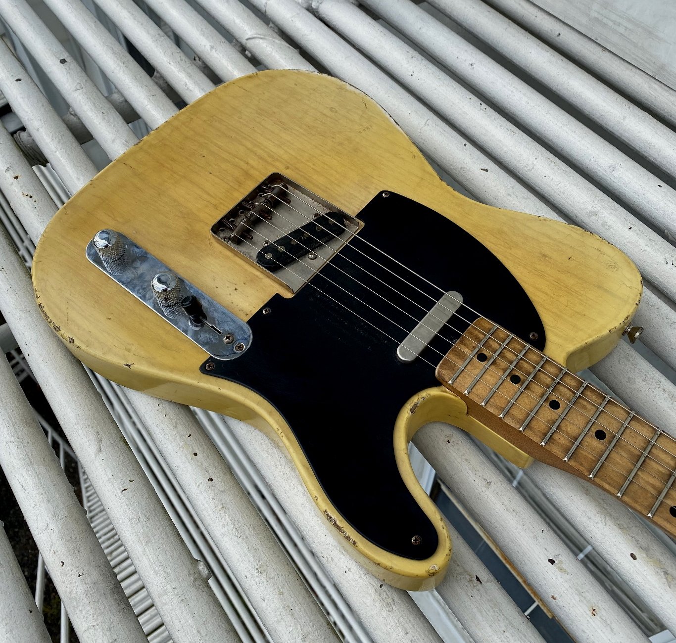 Revelator Guitars - '53 Retrosonic T-Style - Black Guard