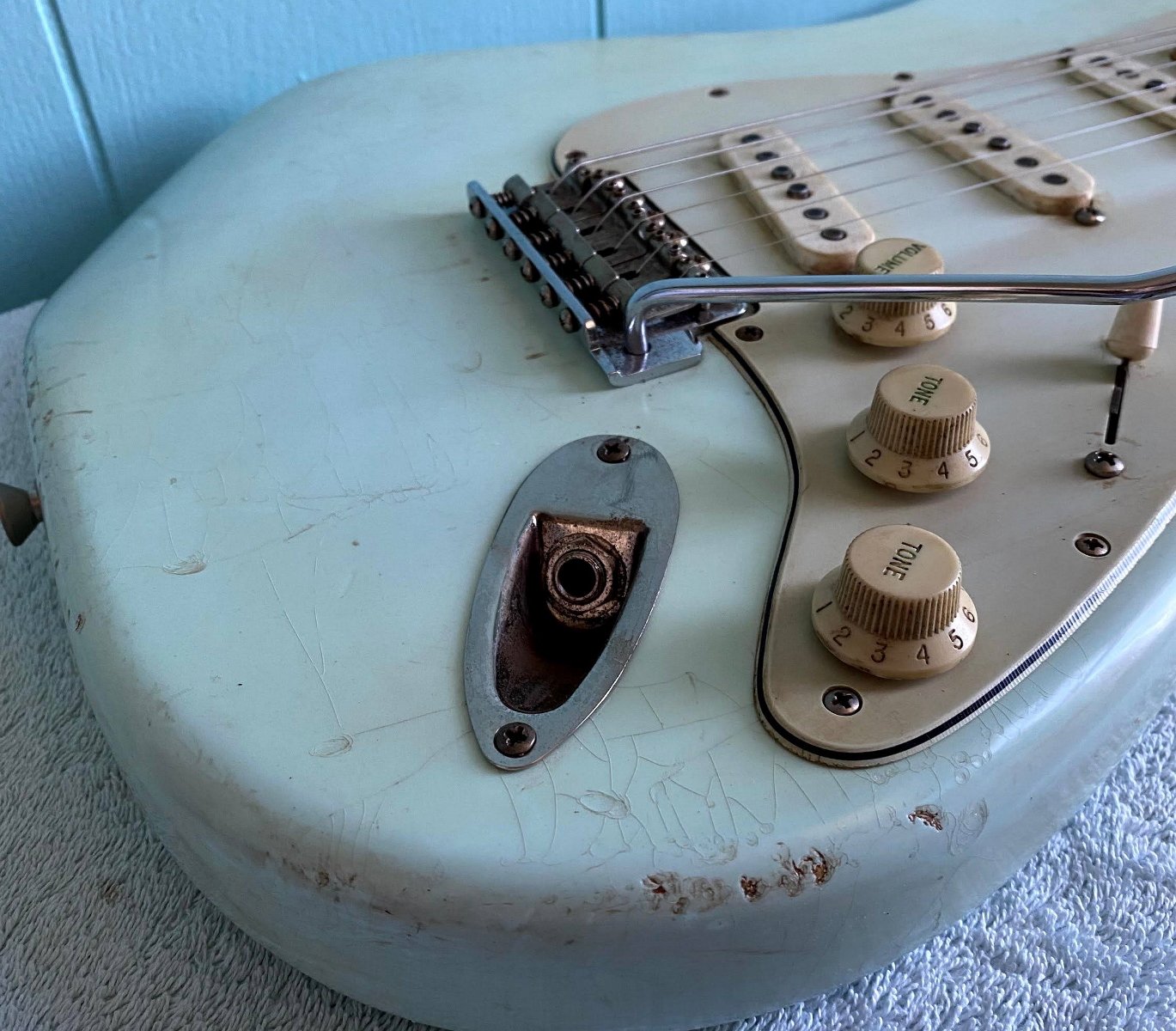 Revelator Guitars - '60s SuperKing S-Style - Sonic Blue faded to Surf Green