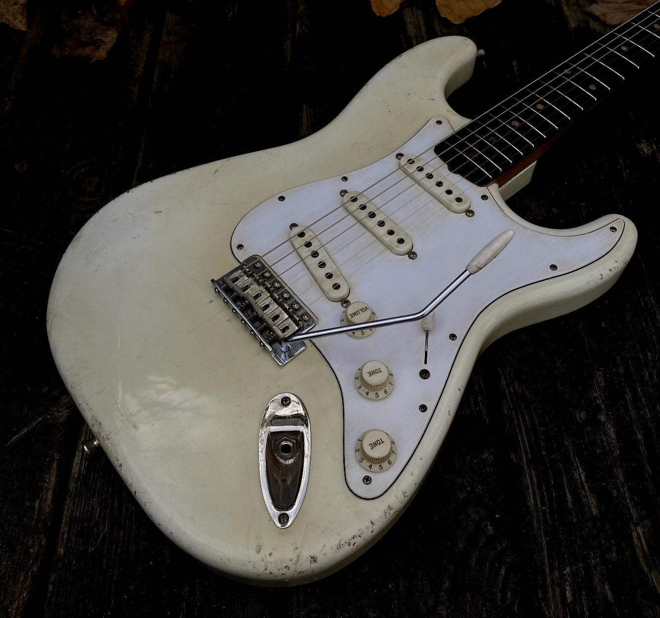 Revelator Guitars - '60 SuperKing S-Style - Nicotine Stained Olympic White