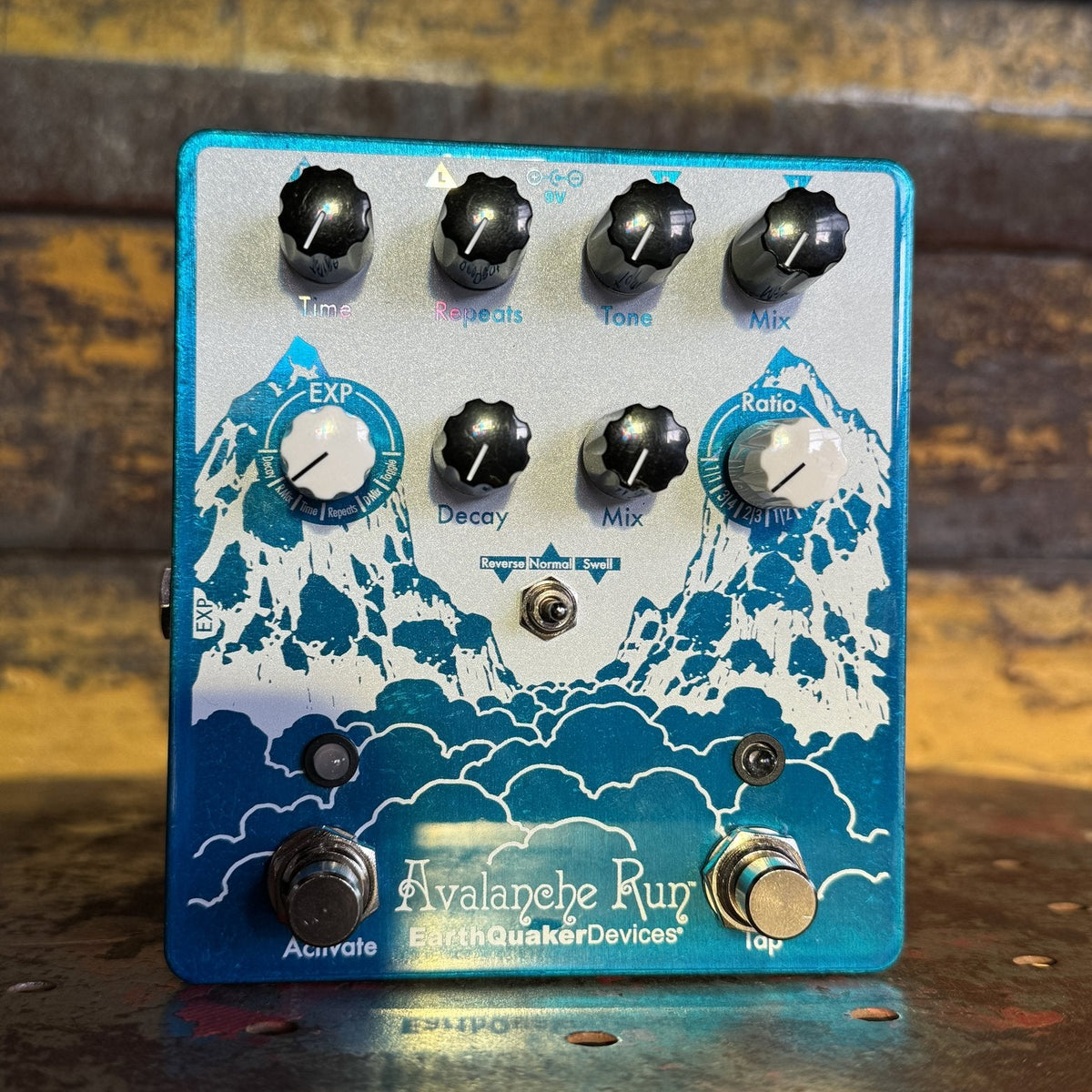 Earthquaker Devices Avalanche Run Stereo Reverb &amp; Delay with Tap Tempo - V2