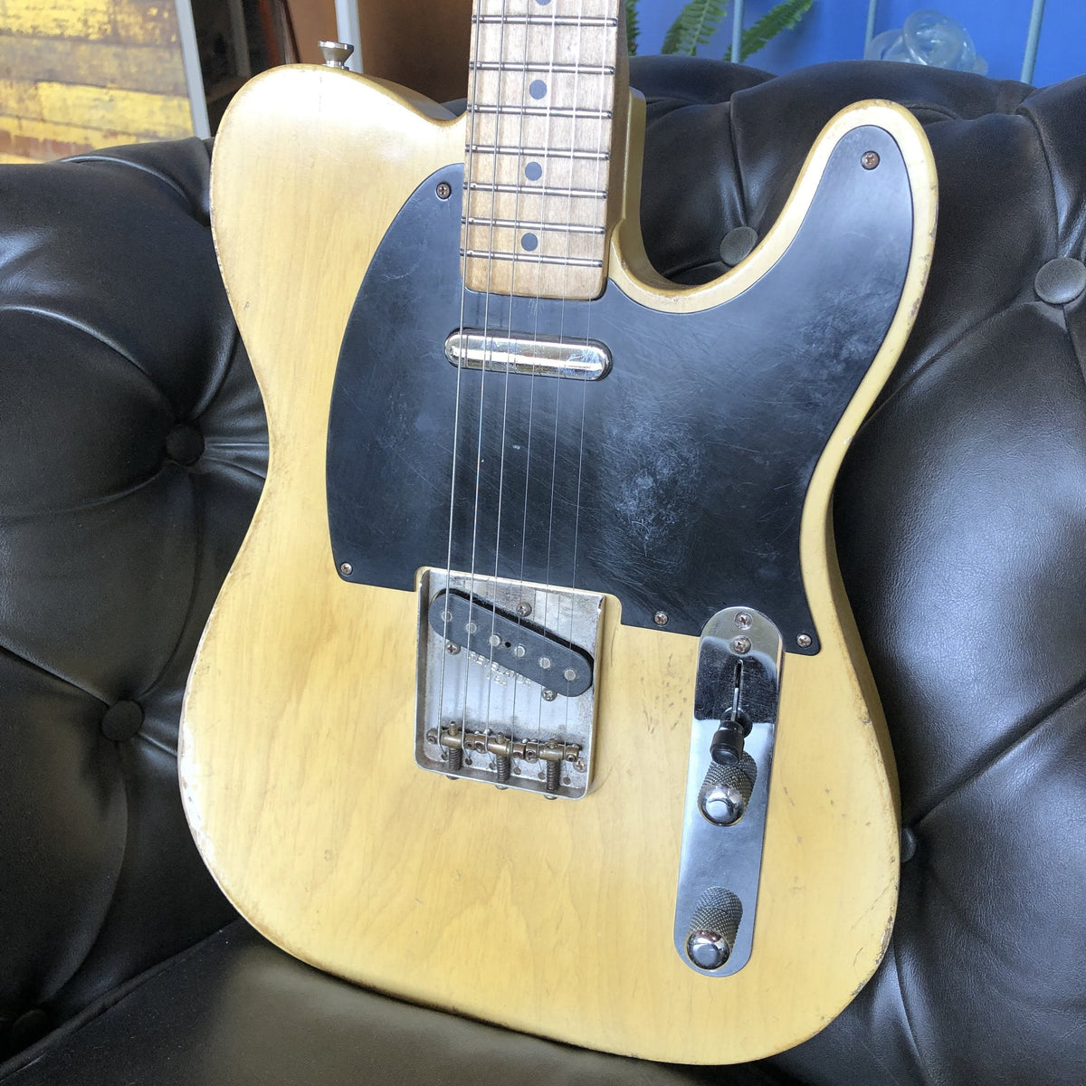 Revelator Guitars - &#39;53 RetroSonic T-Style - Black Guard - Butterscotch Blonde