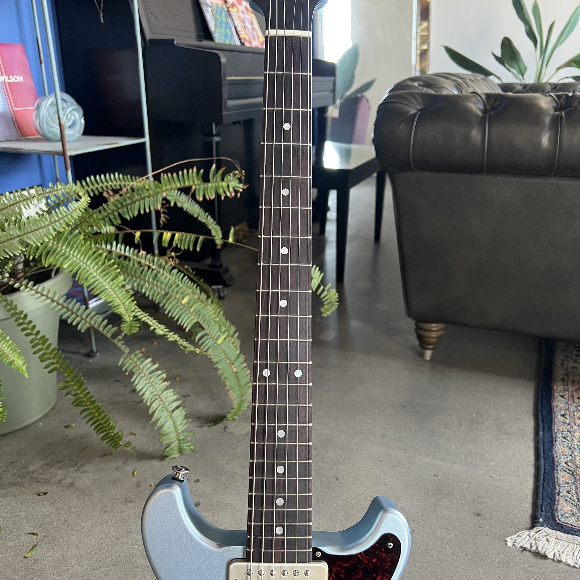 Deimel Guitarworks Doublestar #042 in Moon Dust Blue