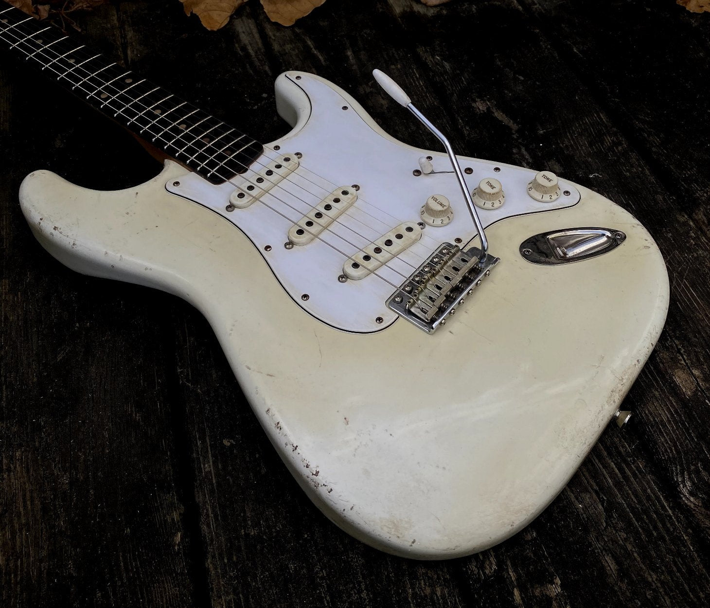 Revelator Guitars - '60 SuperKing S-Style - Nicotine Stained Olympic White