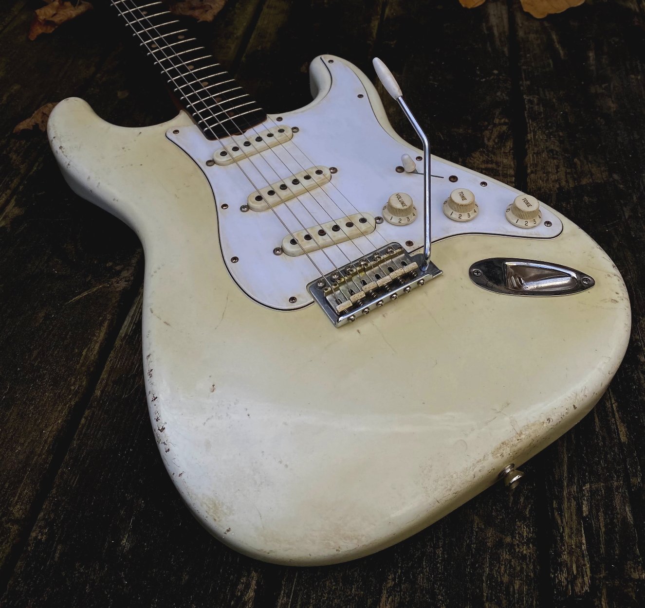 Revelator Guitars - '60 SuperKing S-Style - Nicotine Stained Olympic White