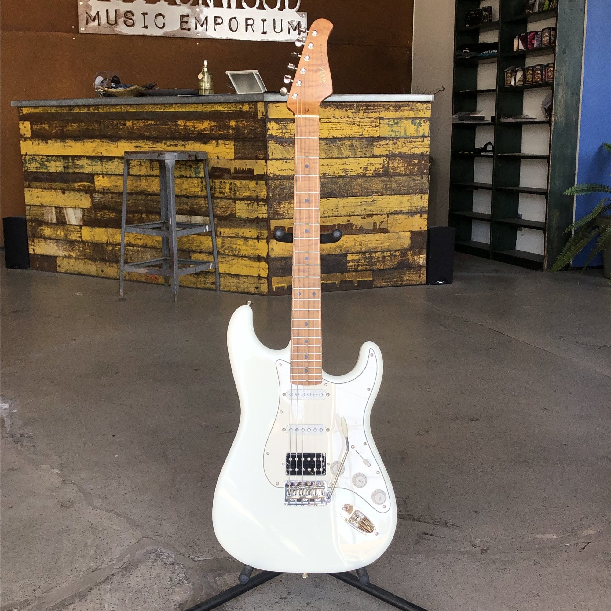 Xotic Guitars California Classic: XSCPRO-2 Aged Series, Olympic White