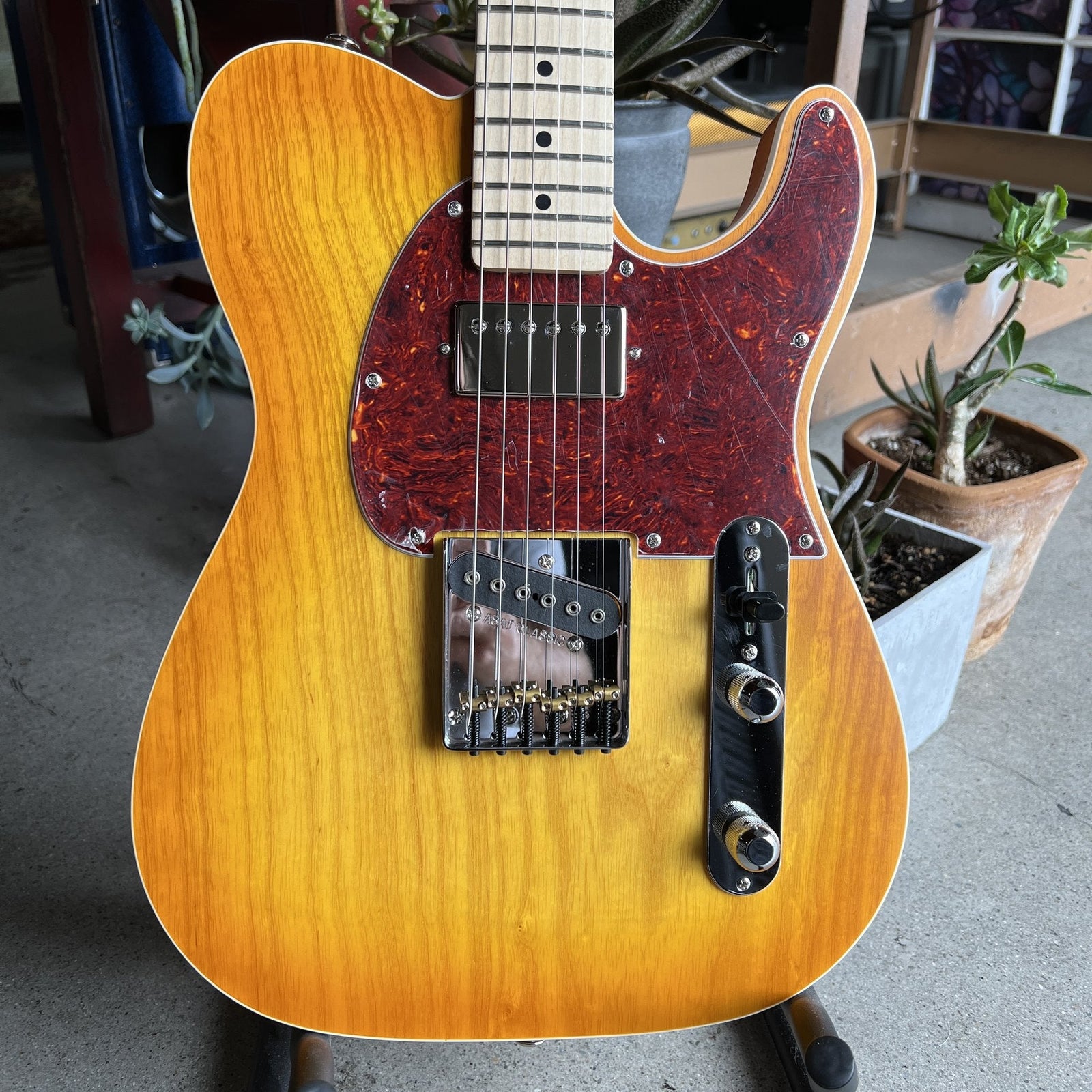 G&L ASAT Classic Bluesboy, Honeyburst Satin Frost