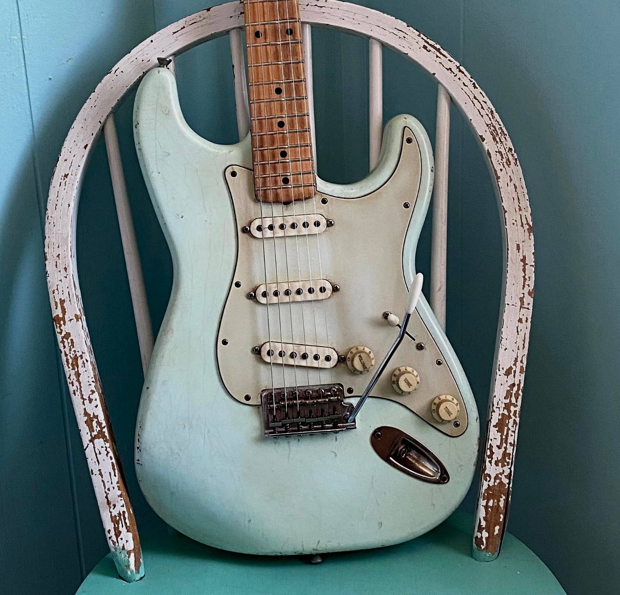 Revelator Guitars - '60s SuperKing S-Style - Sonic Blue faded to Surf Green