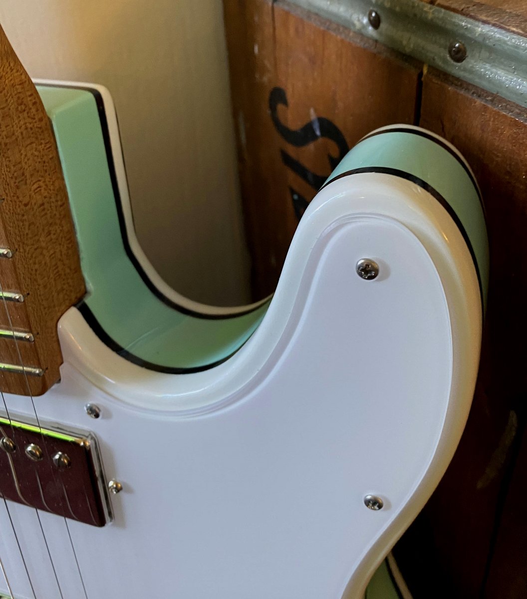 Revelator Guitars - Retrosonic Deluxe - Olympic White & Foam Green