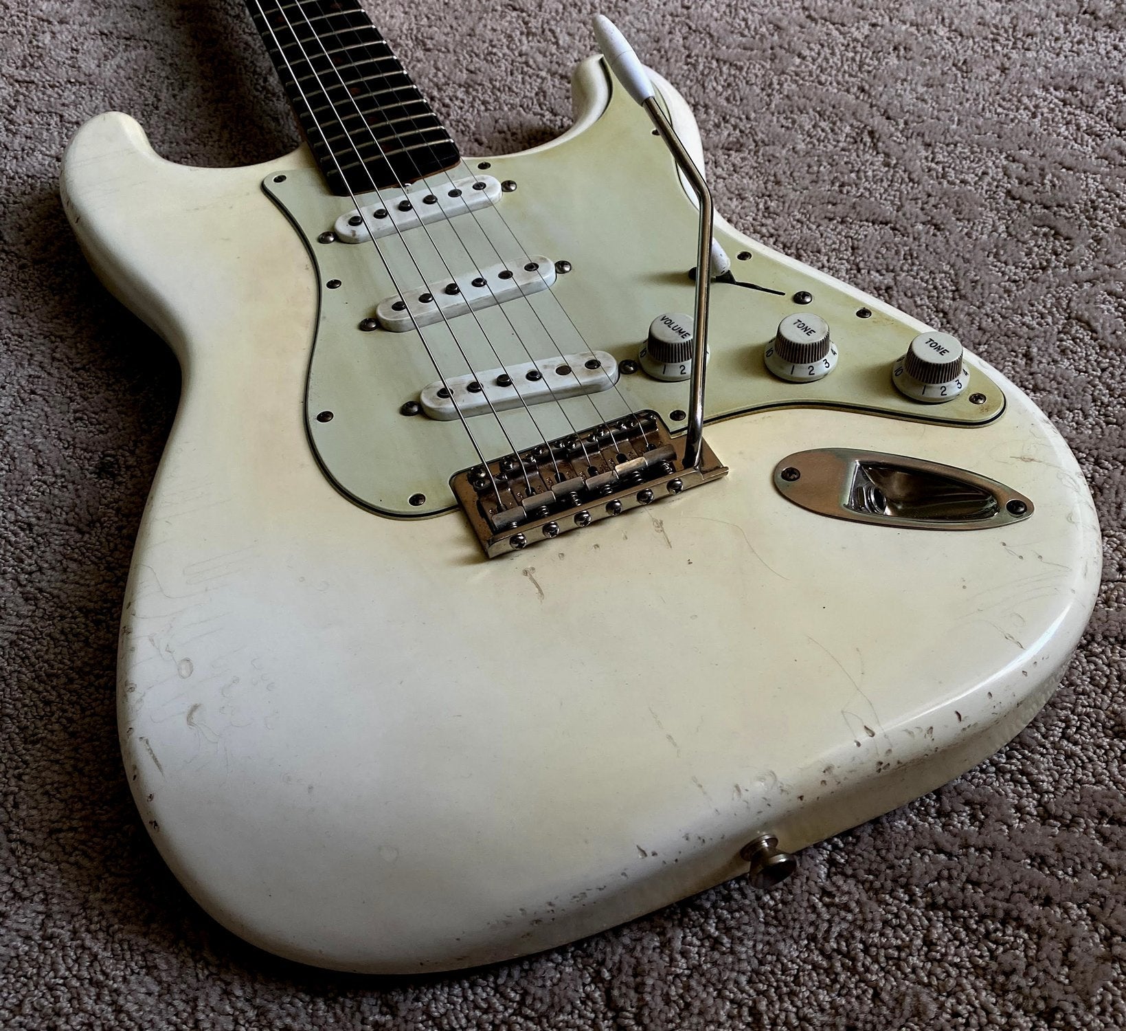 Revelator Guitars - '60s SuperKing S-Style - Nicotine Stained Olympic White Nitro