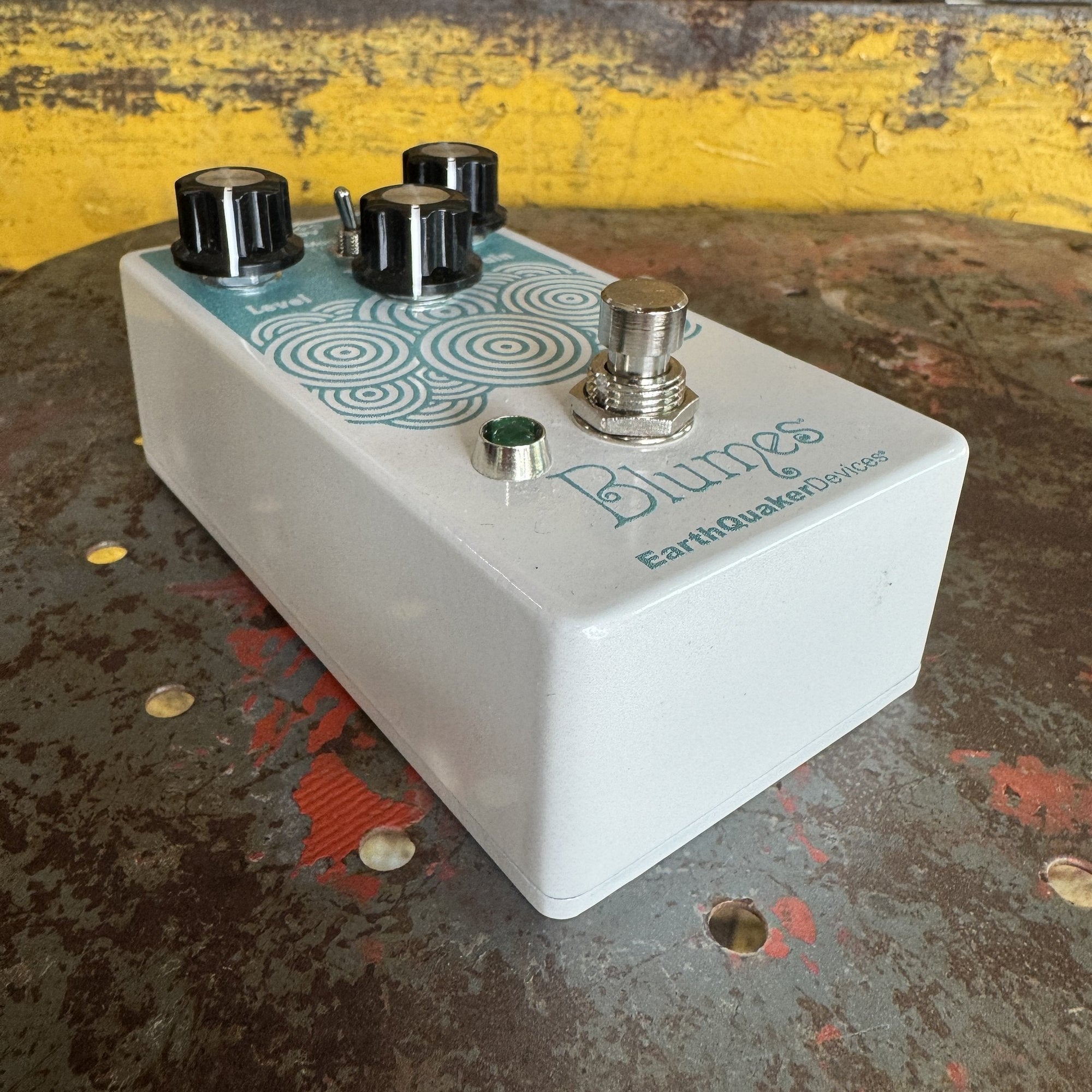 EarthQuaker Devices Blumes - Limited Edition Pearl White & Turquoise