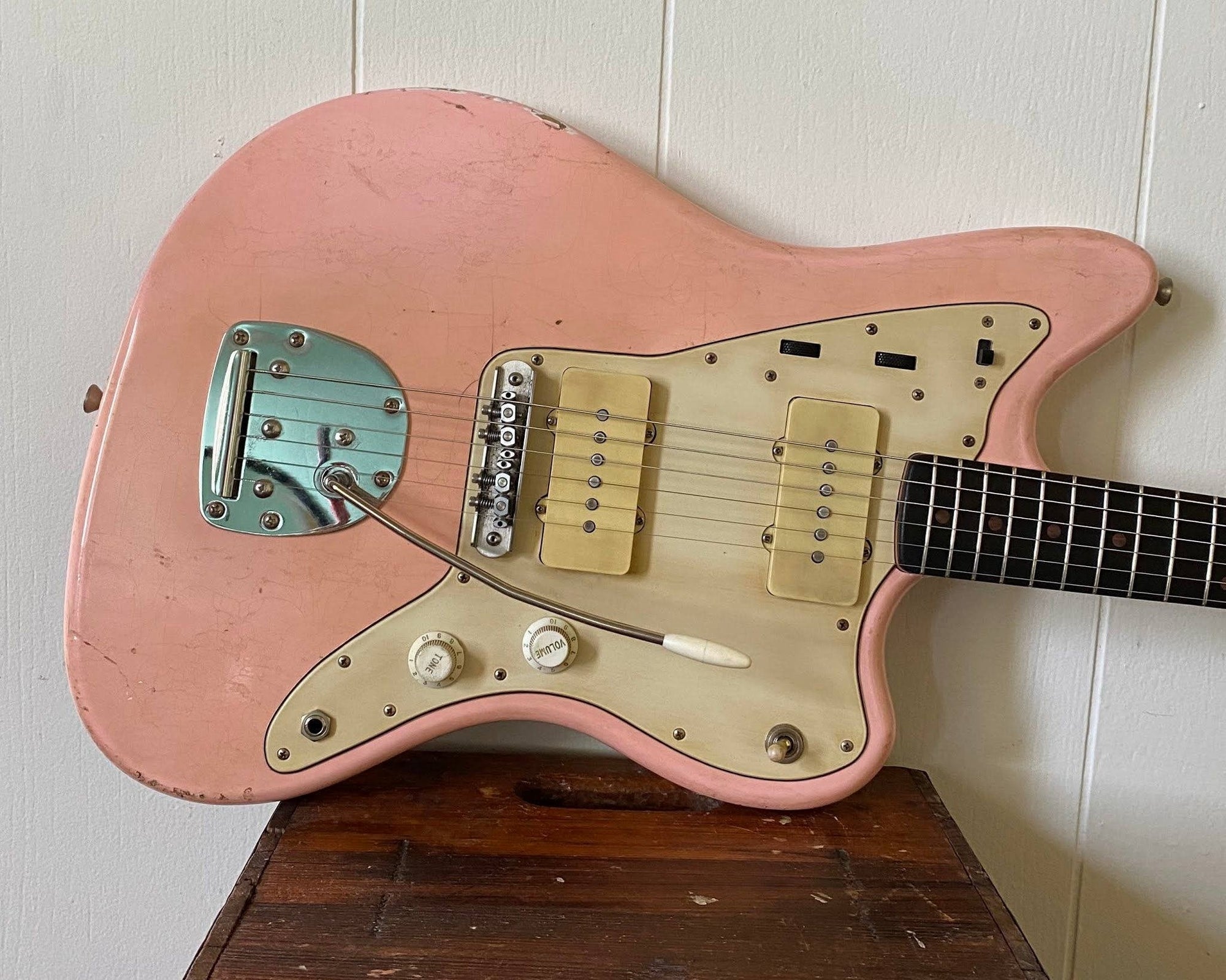 Revelator Guitars - Jazzcaster - Shell Pink