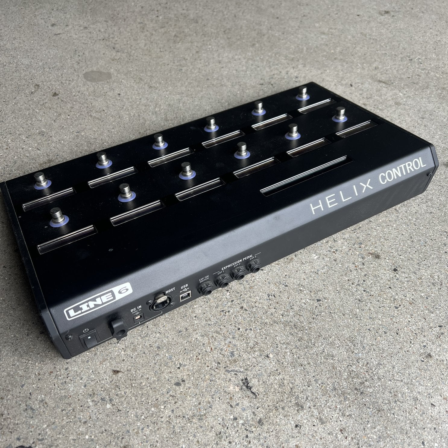 Line 6 Helix Rack w/Controller