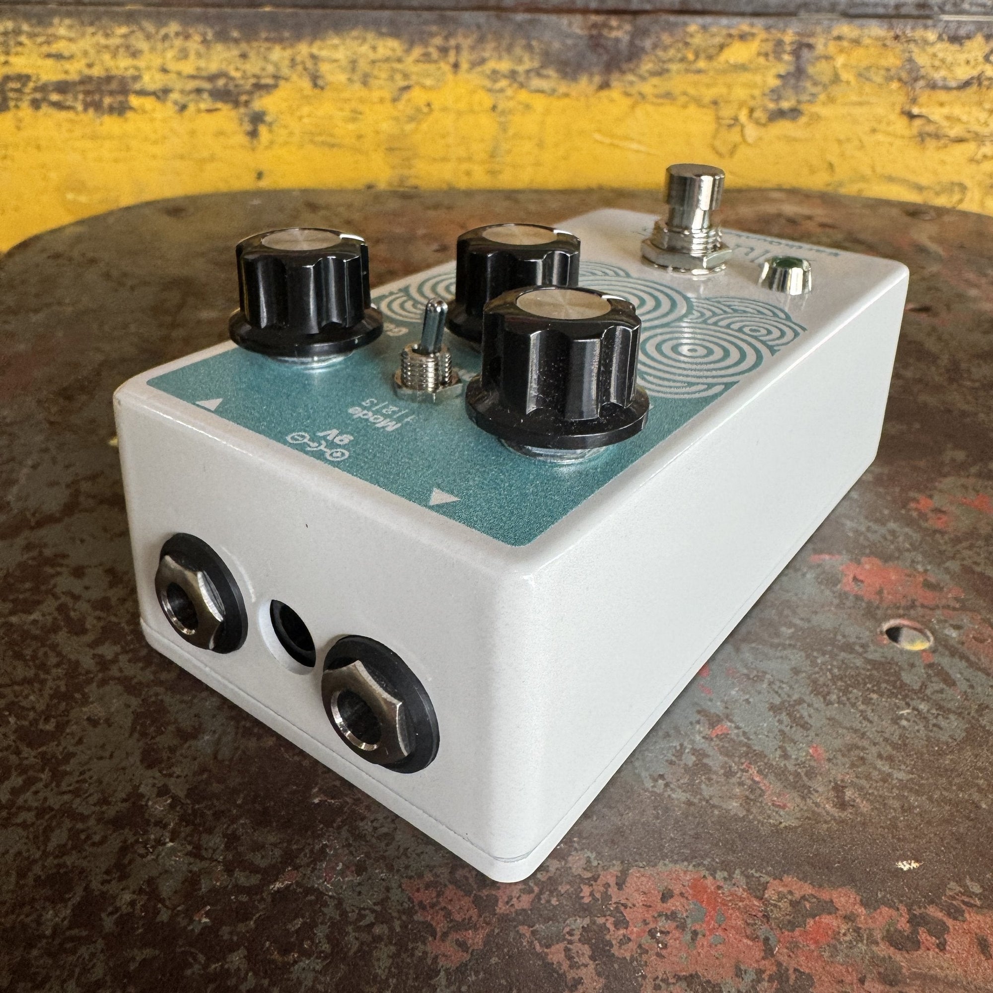 EarthQuaker Devices Blumes - Limited Edition Pearl White & Turquoise