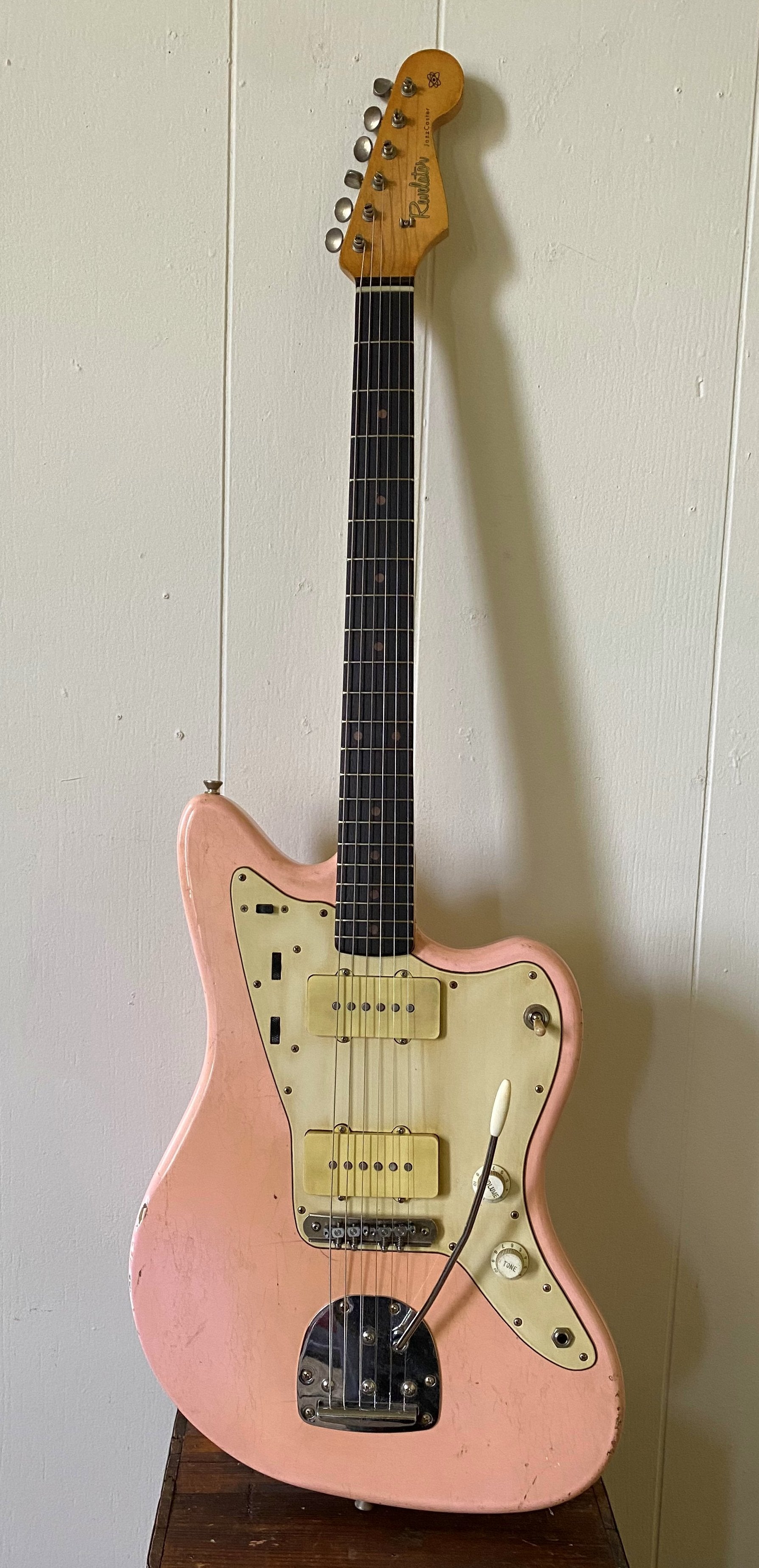 Revelator Guitars - Jazzcaster - Shell Pink