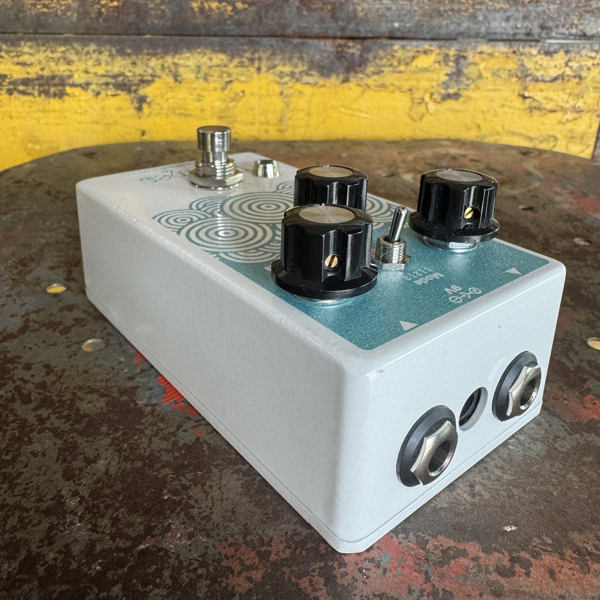 EarthQuaker Devices Blumes - Limited Edition Pearl White & Turquoise