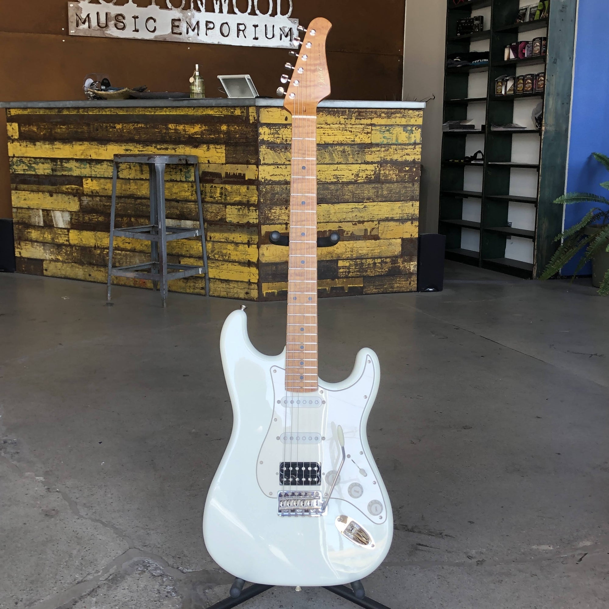 Xotic Guitars California Classic: XSCPRO-2 Aged Series, Olympic White