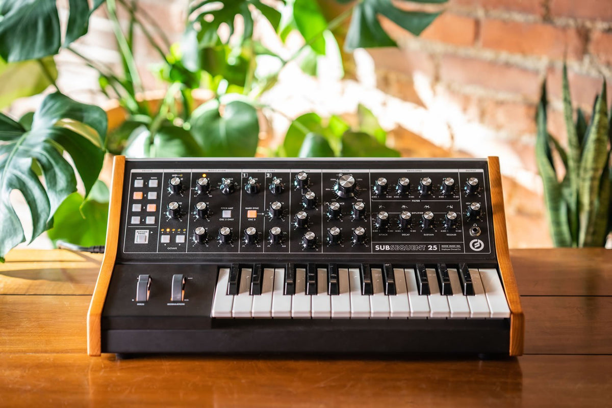 Moog Subsequent 25 Paraphonic Analog Synthesizer - US Built ...