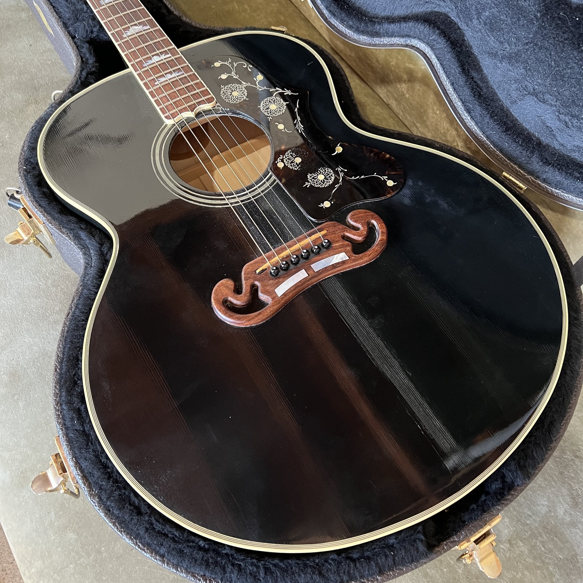 Gibson J-200 E, 1986, Ebony