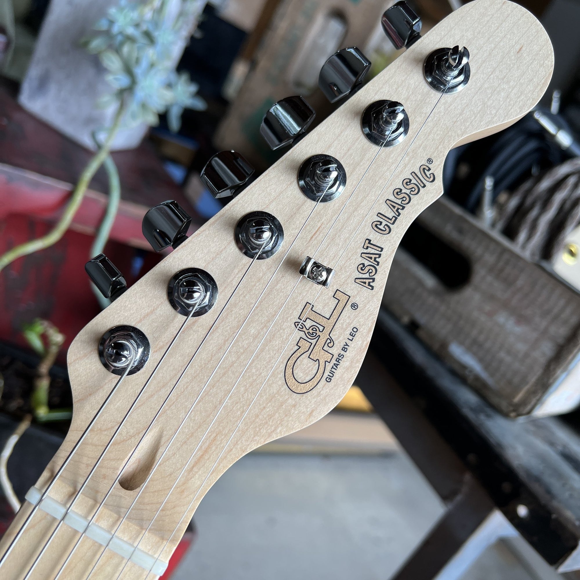 G&L ASAT Classic Bluesboy, Honeyburst Satin Frost