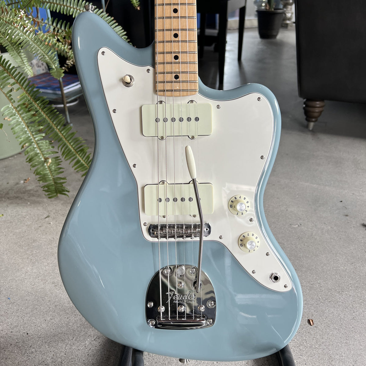 2017 Fender American Pro Jazzmaster, Maple Fingerboard, Sonic Gray