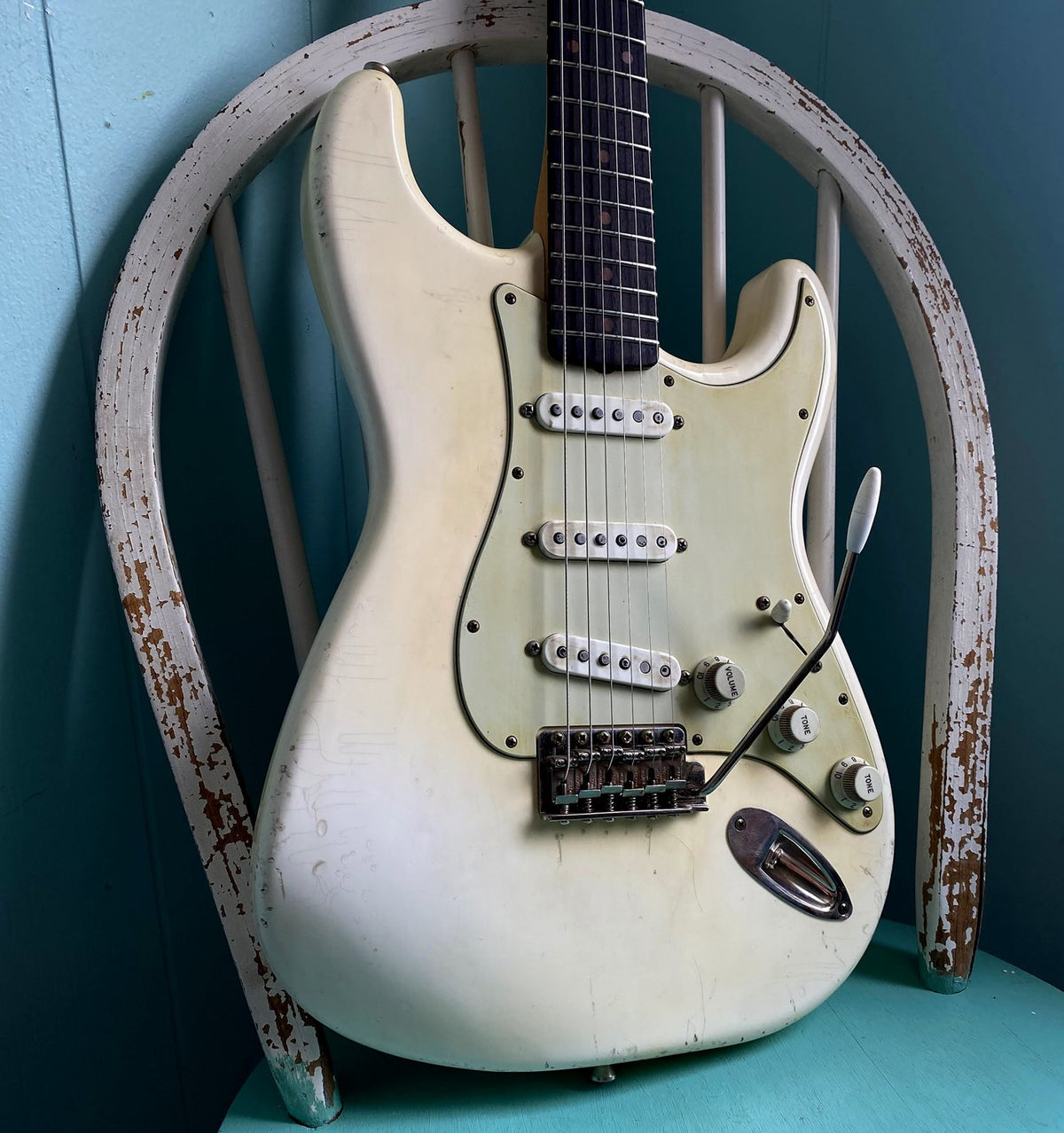 Revelator Guitars - &#39;60s SuperKing S-Style - Nicotine Stained Olympic White Nitro