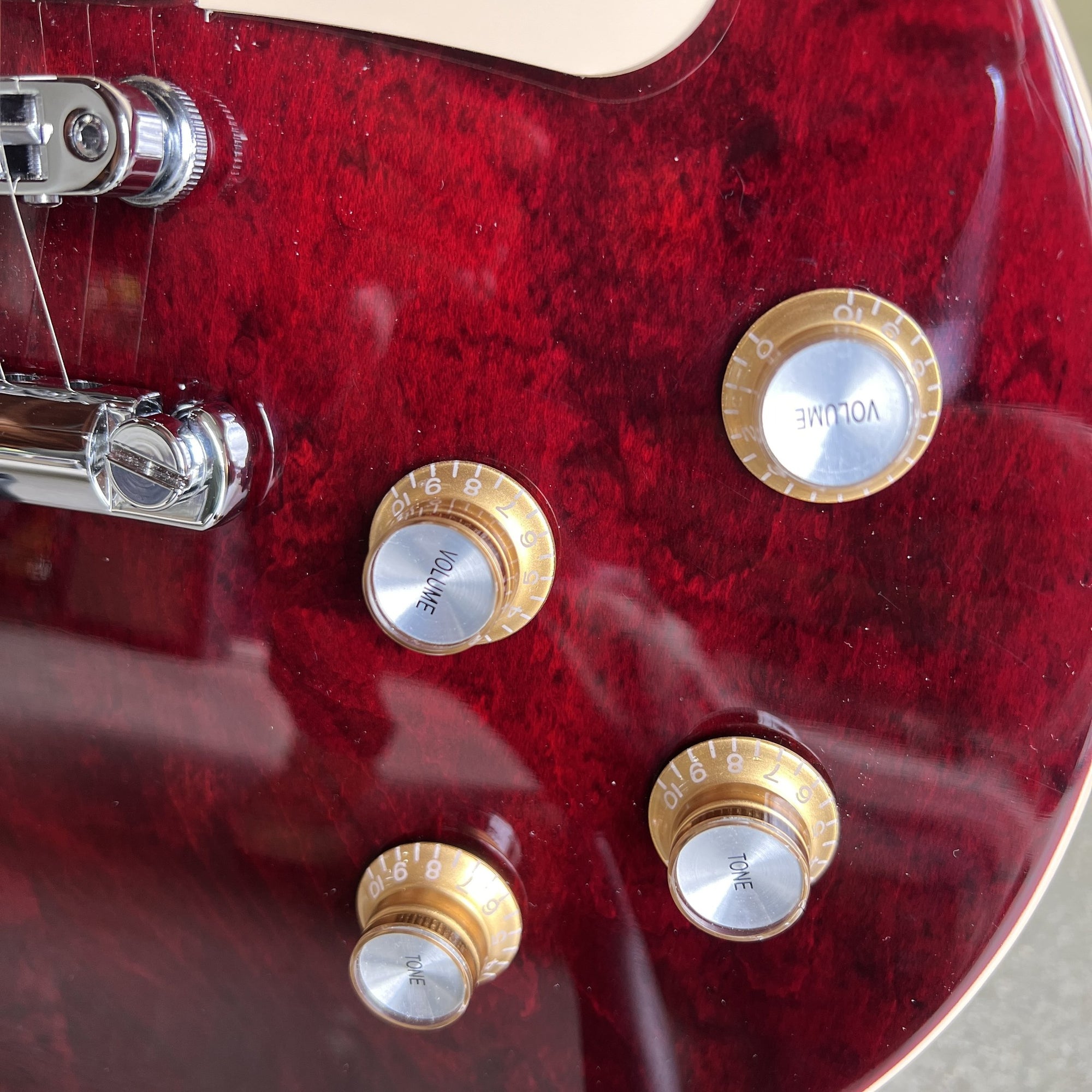 2022 Les Paul Deluxe 70s - Transparent Wine Red