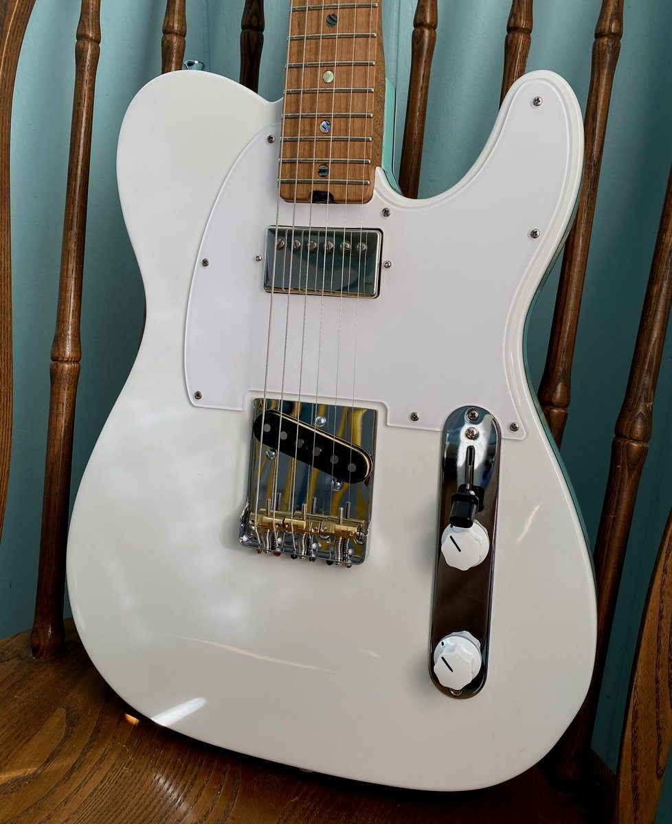 Revelator Guitars - Retrosonic Deluxe - Olympic White & Foam Green