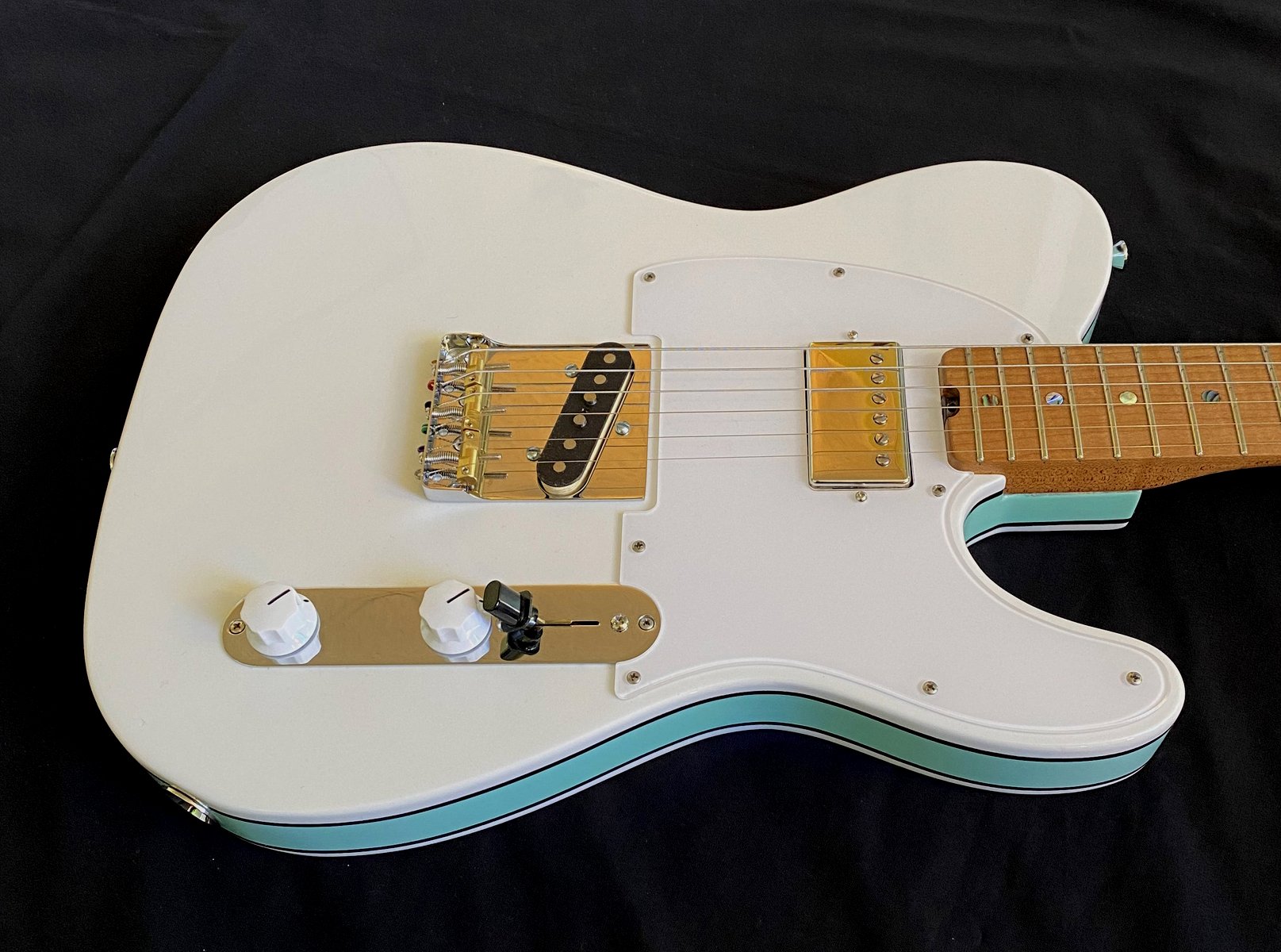 Revelator Guitars - Retrosonic Deluxe - Olympic White & Foam Green