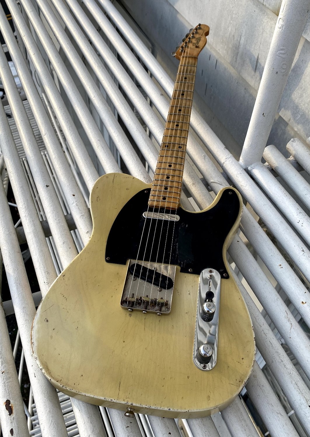 Revelator Guitars - '54 Retrosonic T-Style - Black Guard - Transition Blonde