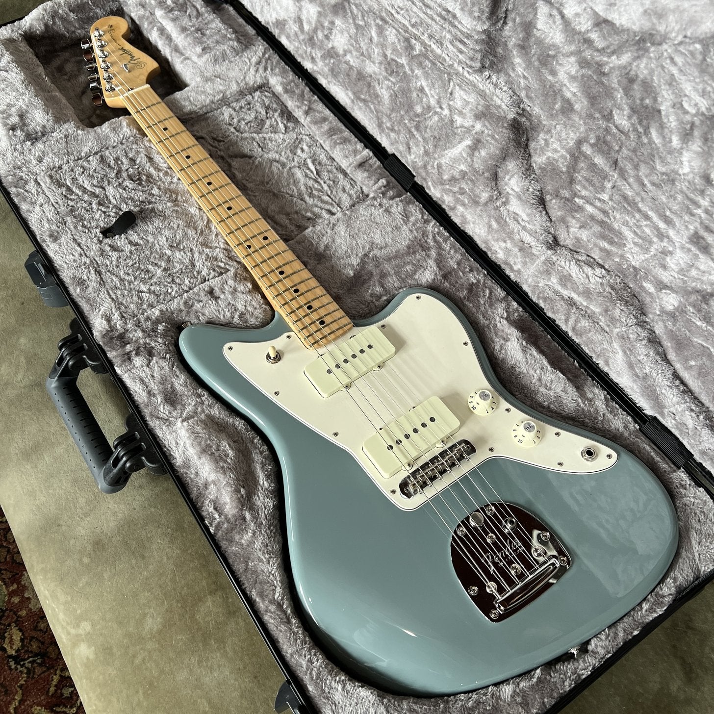 2017 Fender American Pro Jazzmaster, Maple Fingerboard, Sonic Gray