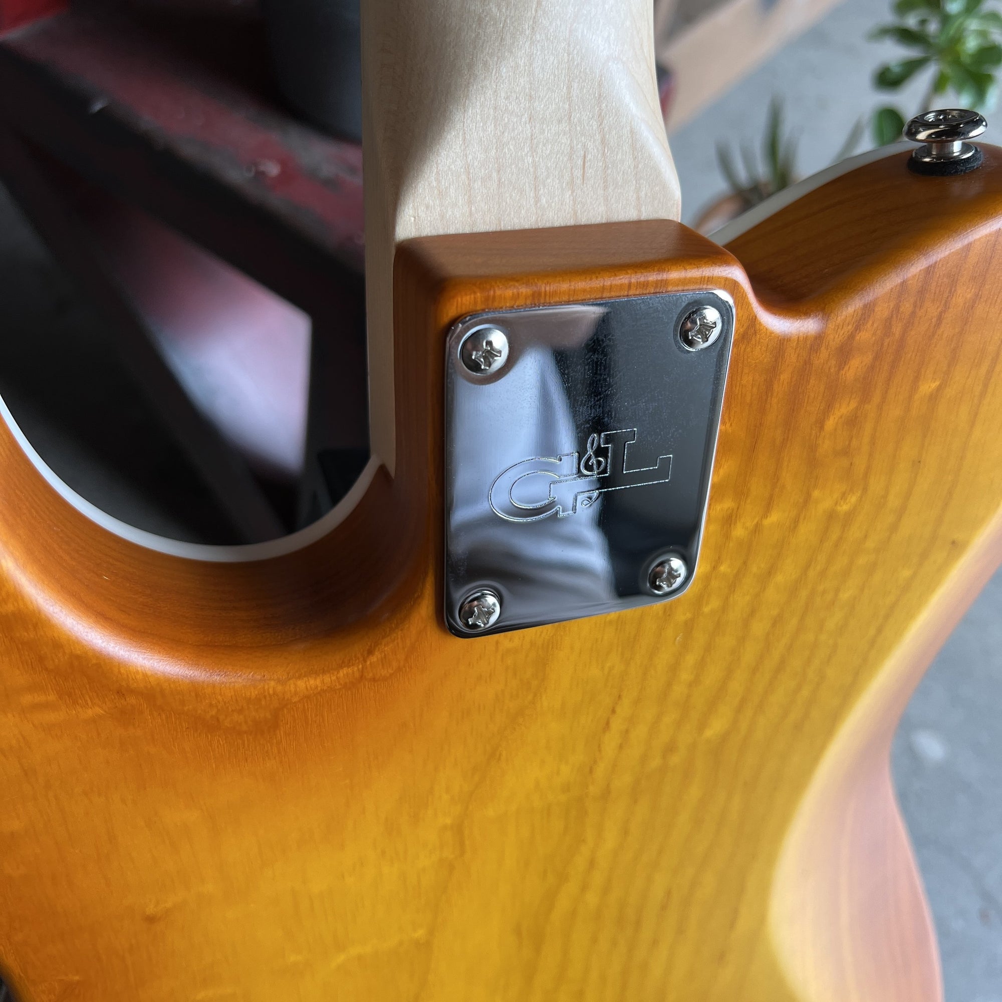 G&L ASAT Classic Bluesboy, Honeyburst Satin Frost